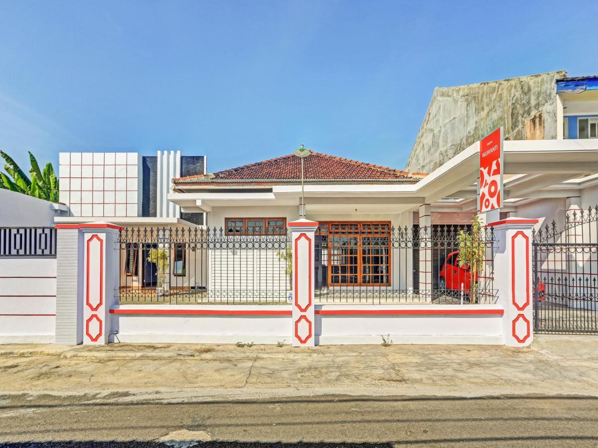 OYO 90344 Wijayanti Hotel Banyuwangi  Luaran gambar